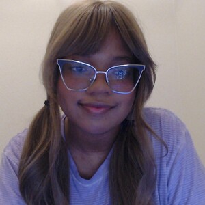 AwkwardJasmin Latina webcam from United States