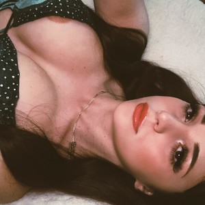 Zoeyava Young webcam from United States